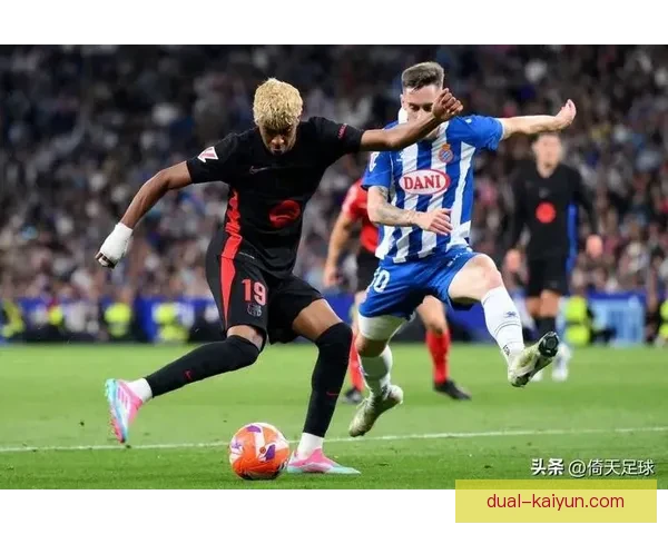 西甲巴塞罗那德比揭幕，巴萨状态回暖备受期待