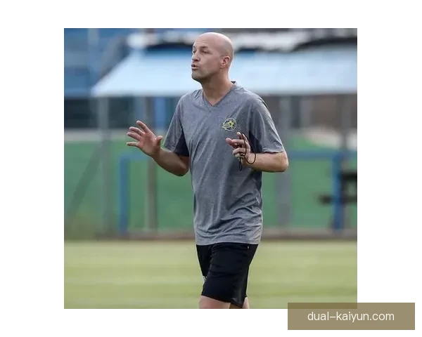 克鲁伊夫技术风格总结：全面传承与创新，影响深远的场上智慧分析