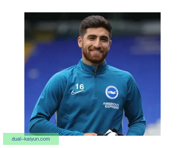 贾汉巴赫什盘带风格逐渐受到关注，展现出非凡的技术及灵活性。