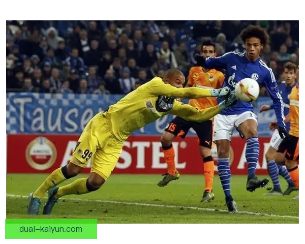 萨内对抗能力持续提升，展现出良好的身体素质与竞技状态。