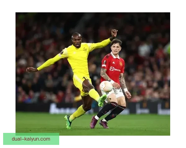 克鲁伊夫在比赛中的统治力逐步显现，展现出强大的竞争优势